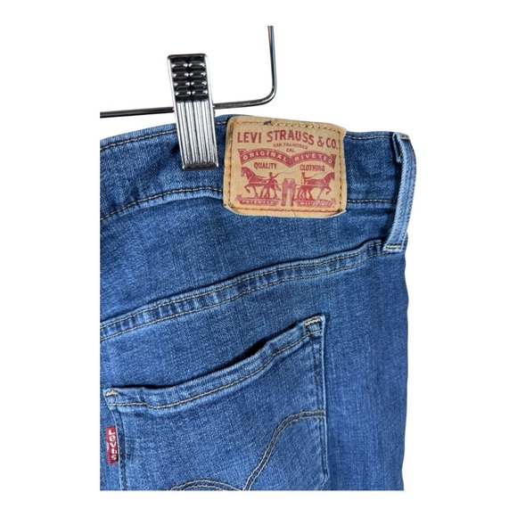 Levi’s Crop Jeans - Picture 4 of 6